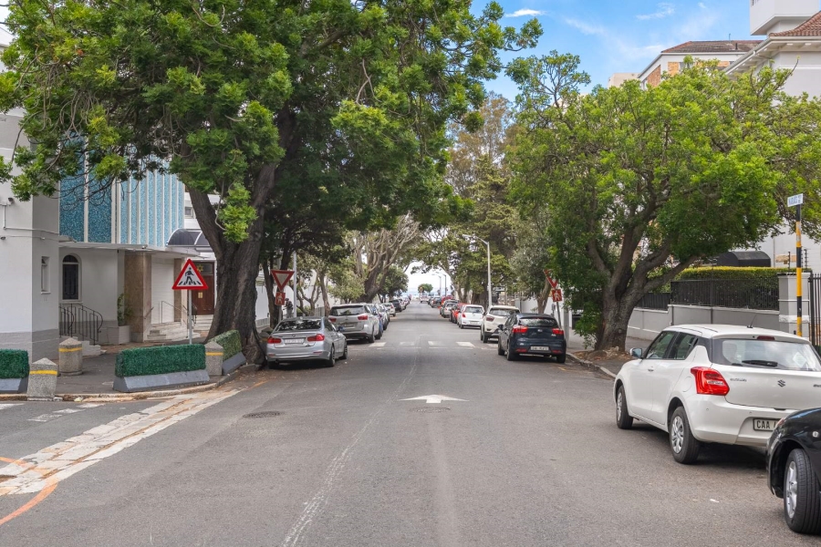 To Let 2 Bedroom Property for Rent in Sea Point Western Cape